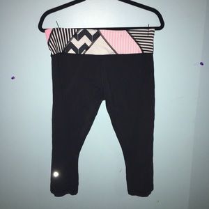 Lululemon Wunder Under Crops w/ pattern waistband